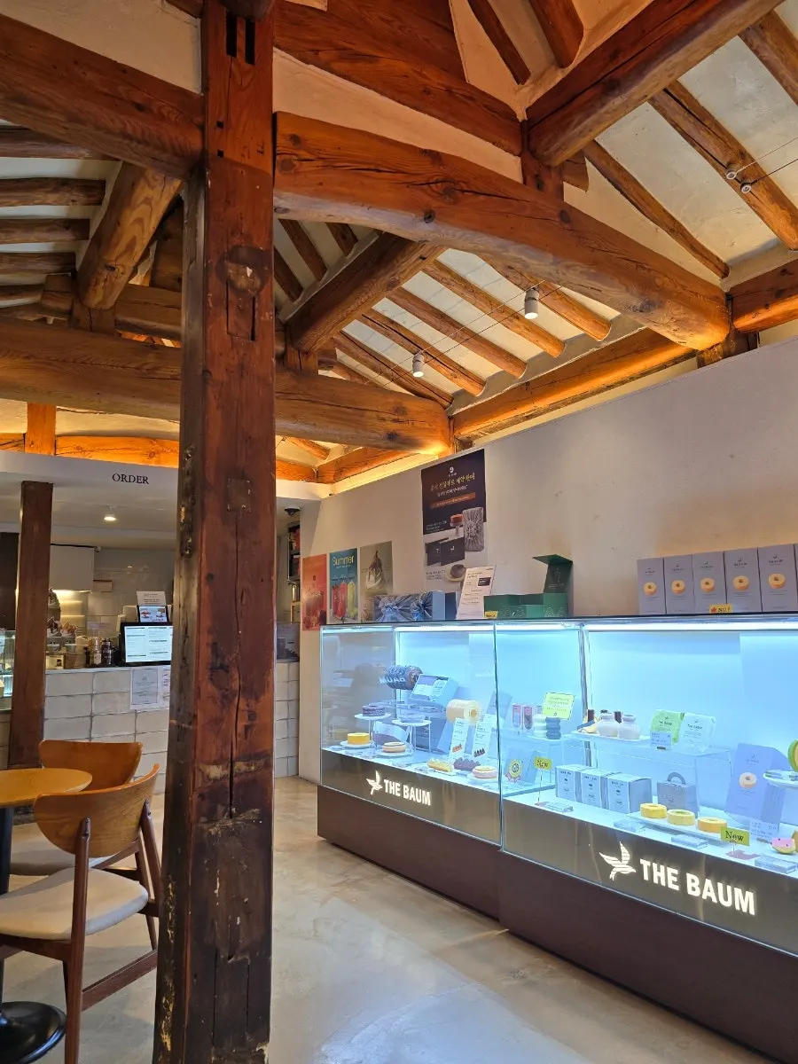 Store space with THE BAUM brand introduction