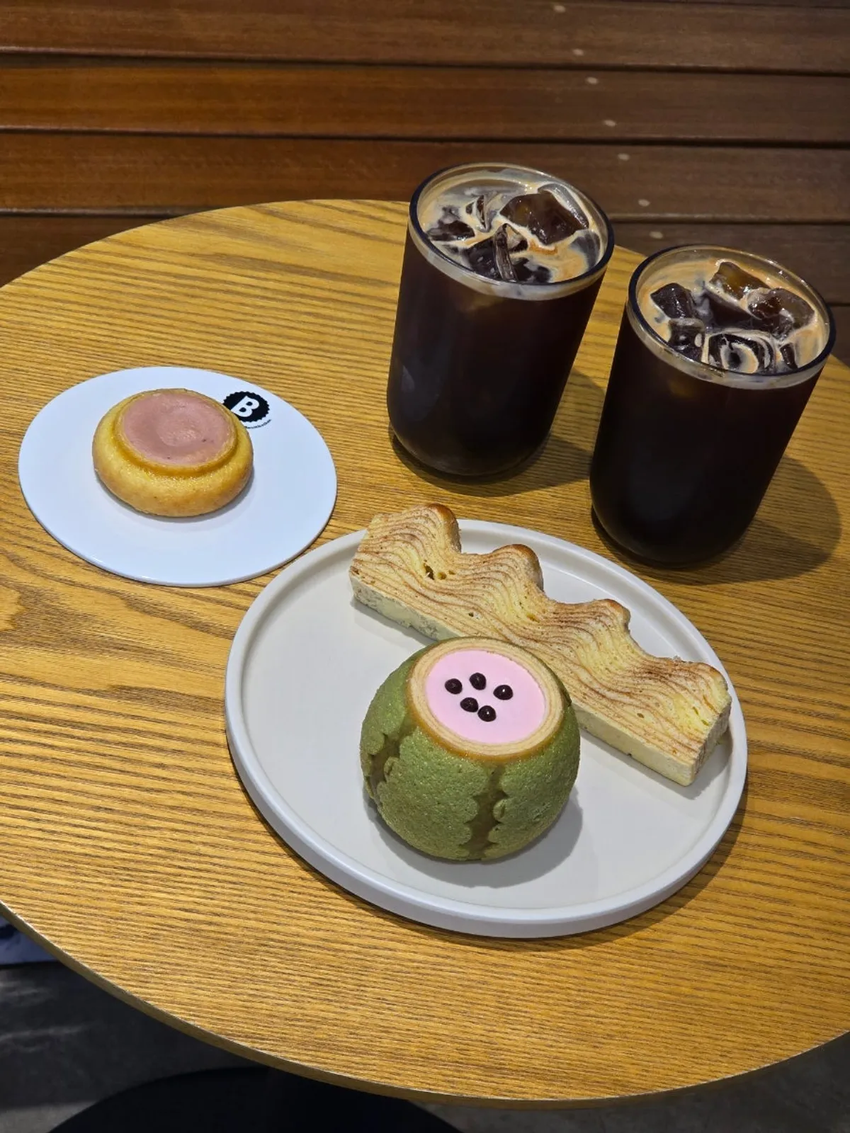 Dessert and drink at The Baum Gyeongbokgung Branch amid hanok atmosphere