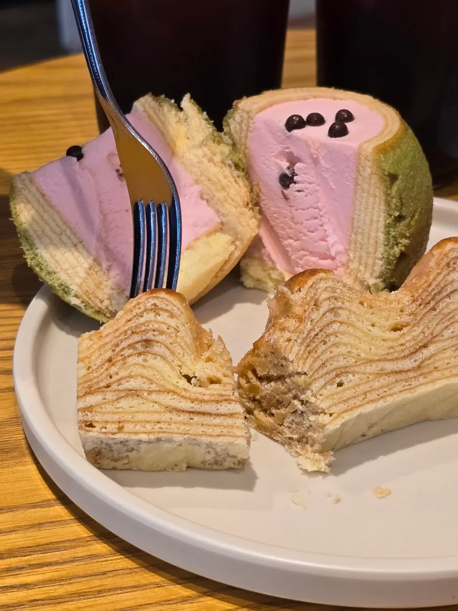 Interior view showing the premium dessert gift corner