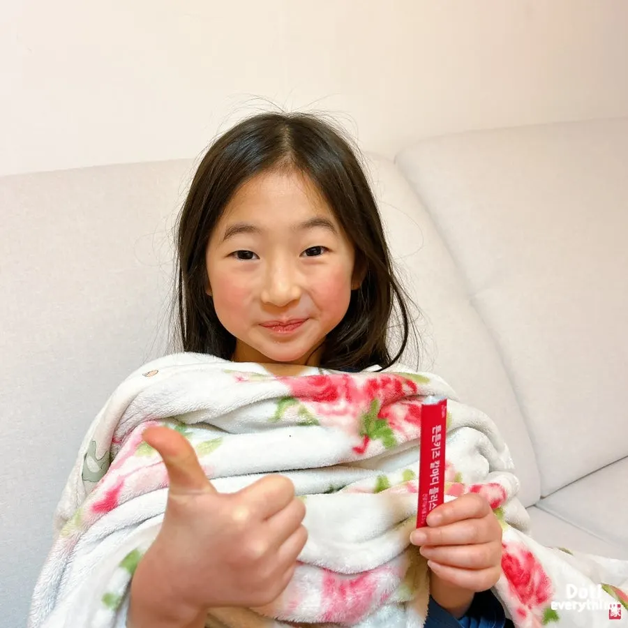 Giving the CalMadi product while checking the child’s preferences