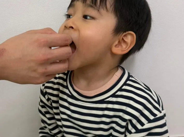 A child finishing Tunteuntamin independently