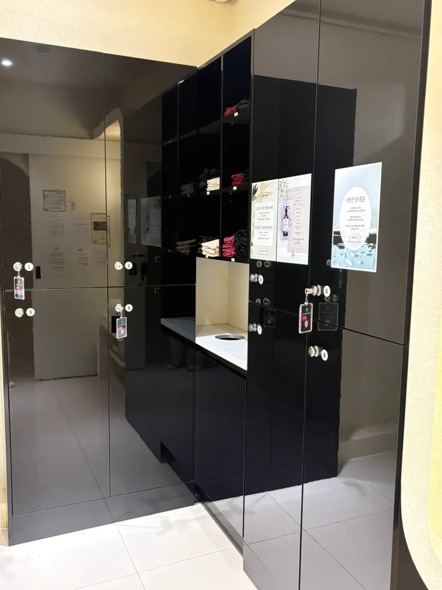 Changing room at The Foot Shop Massage Bundang Suneol