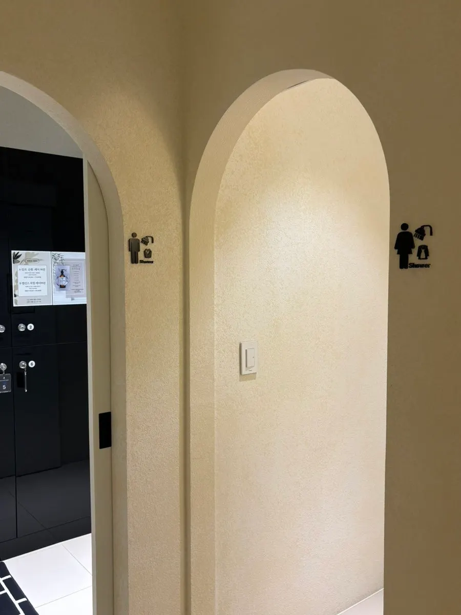 Supply area inside the changing room