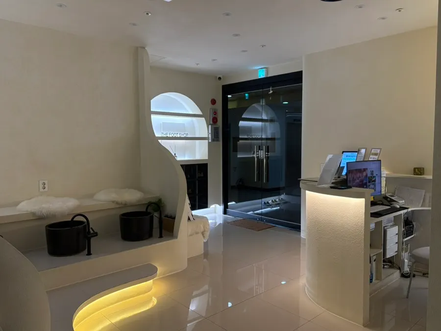 Shop space open daily from 10am to midnight