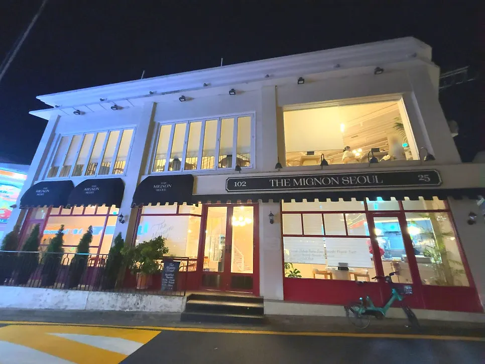 Alley off Gangnam-daero's landmark street near Sinnonhyeon Station Exit 6