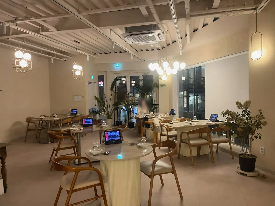 Cozy lighting inside The Mignon Seoul