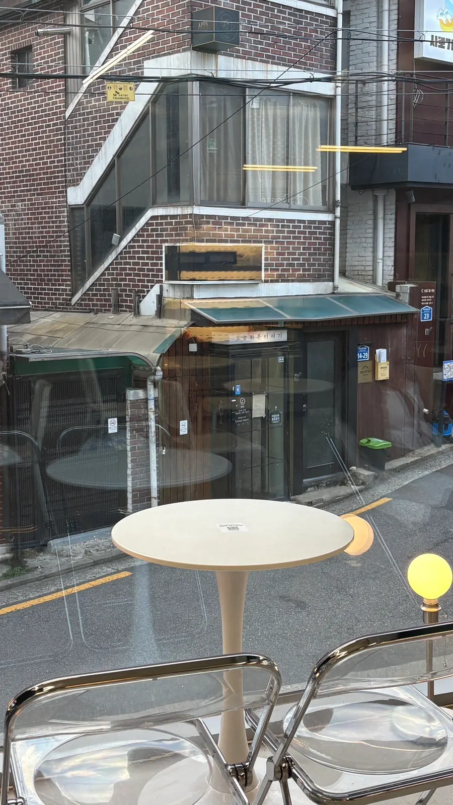A window seat at Think Fruit overlooking the alley