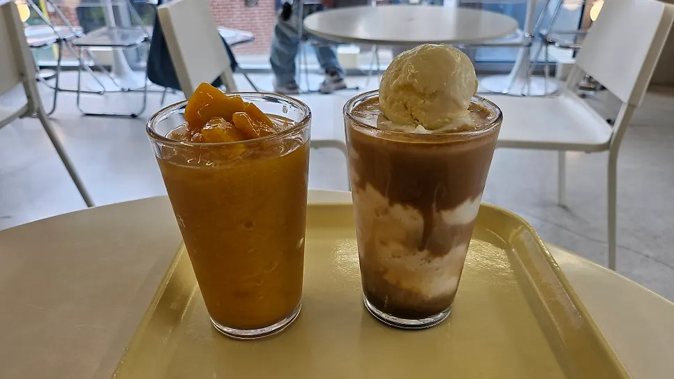 The Häagen-Dazs coffee slush and peach smoothie that arrived first