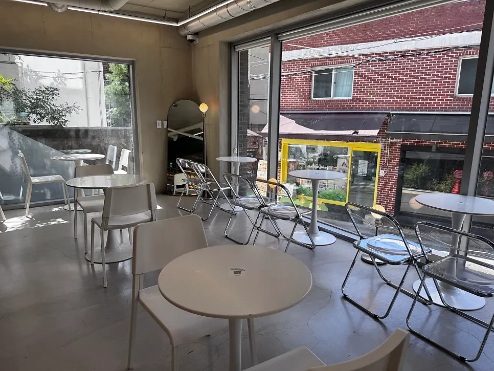 Think Fruit's clean, tidy interior