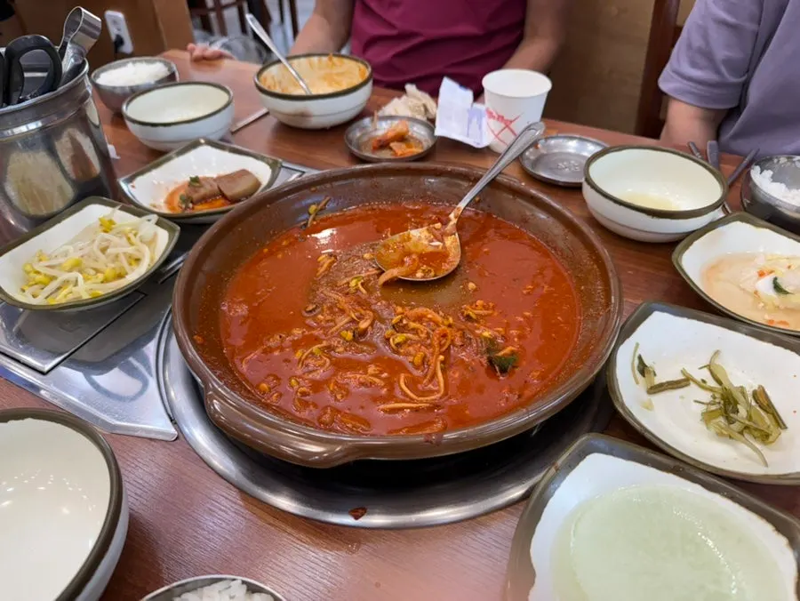 식사를 마친 테이블 전경
