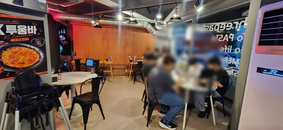 Tables inside Three Pasta Hanyang University ERICA branch