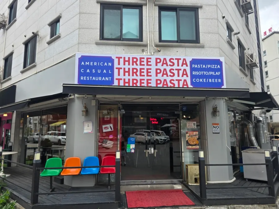 Exterior of Three Pasta Hanyang University ERICA branch on Seongan-gil, Ansan