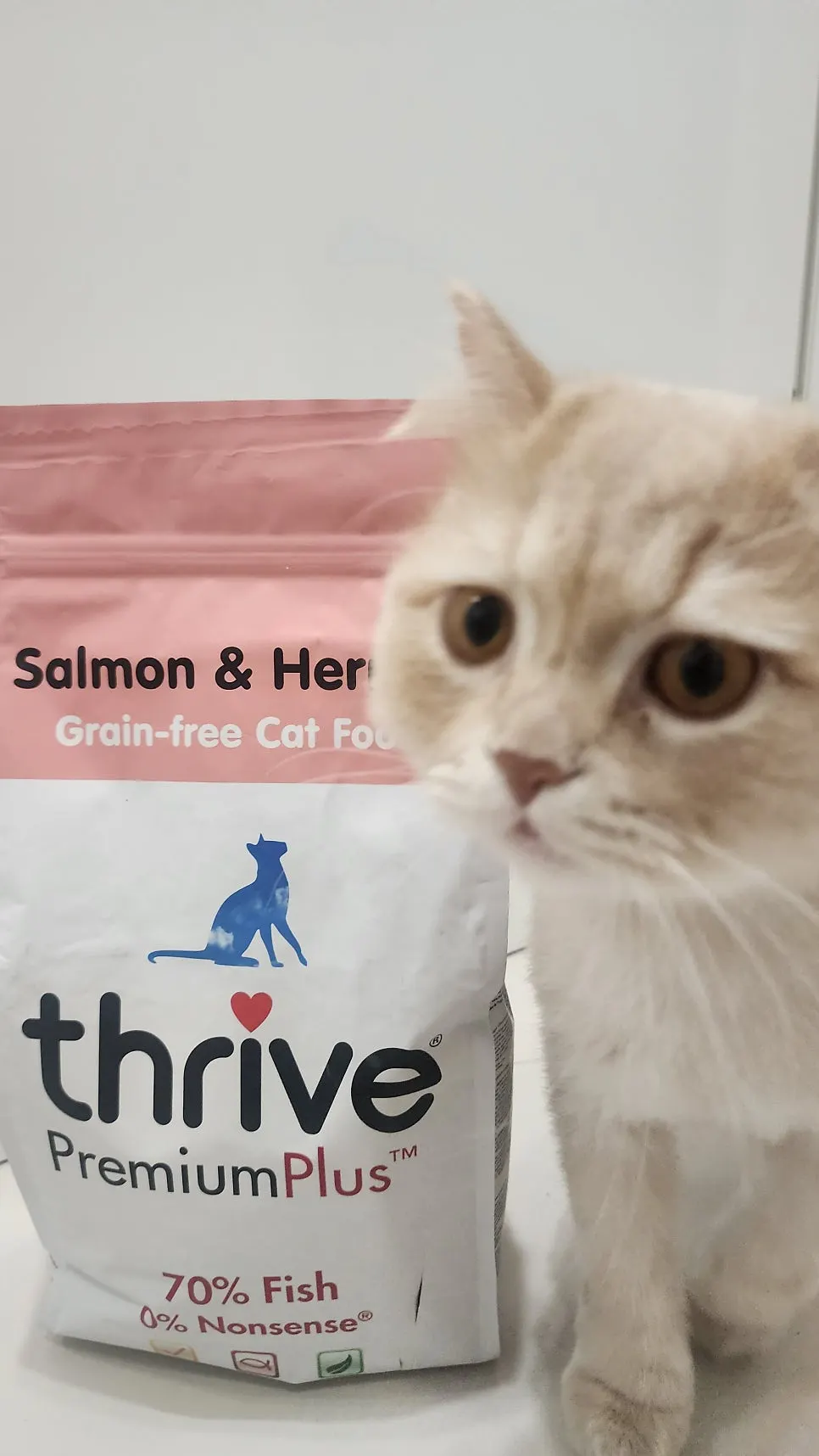 Thrive cat dry food product packaging