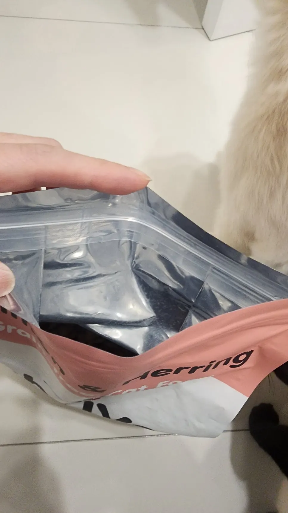 Resealable zip-bag packaging for storing Thrive dry food