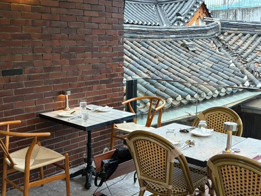 Window-side seat connecting to the terrace at Teen Seoul