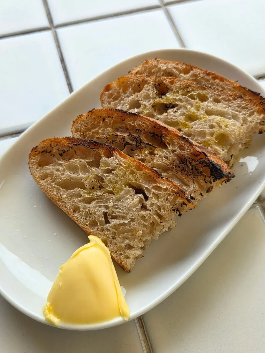 틴 서울 Grilled Sourdough 빵