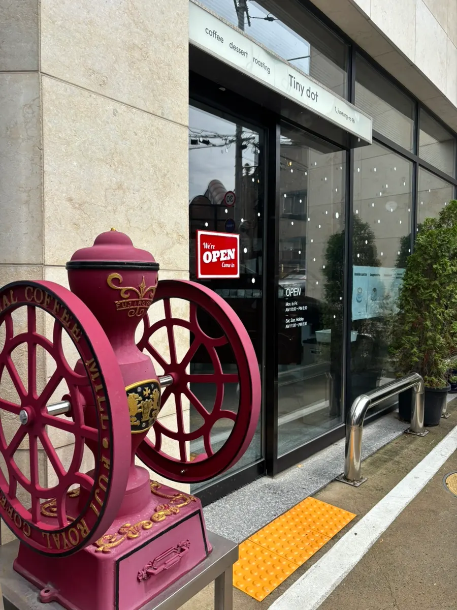 豆の納品までしているTiny Dotの店内の様子