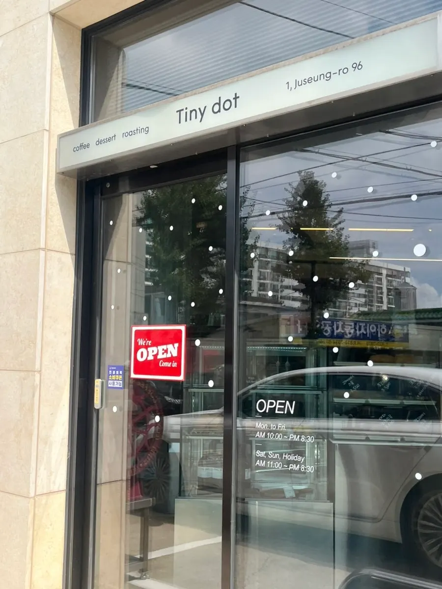 Exterior of Tiny Dot café