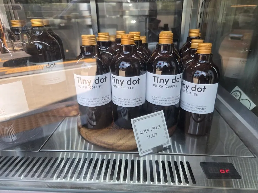 하동말차를 갈고 있는 맷돌