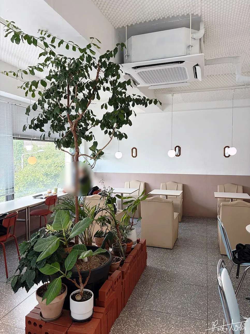 Table layout on the 2nd floor of Tiny Dot