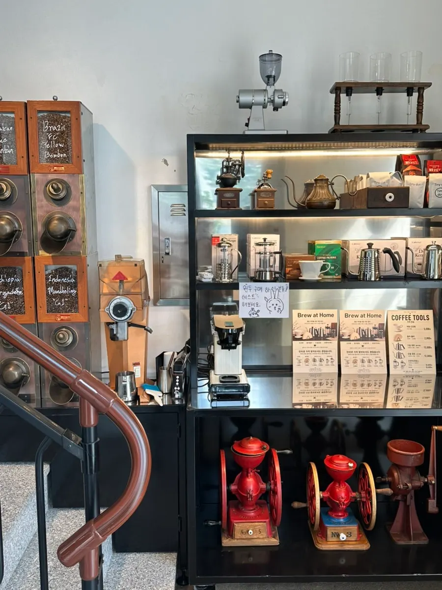 Vertical shot of the 1st-floor bean sales counter at Tiny Dot