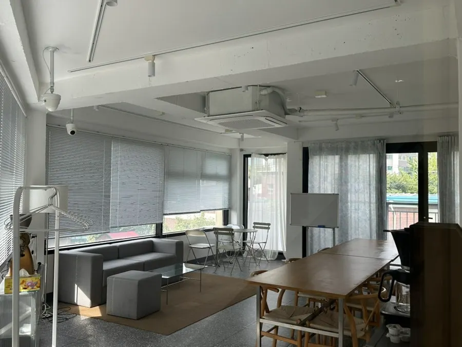 The entrance to Tiny Dot's 4th floor, run as a weekday rental space