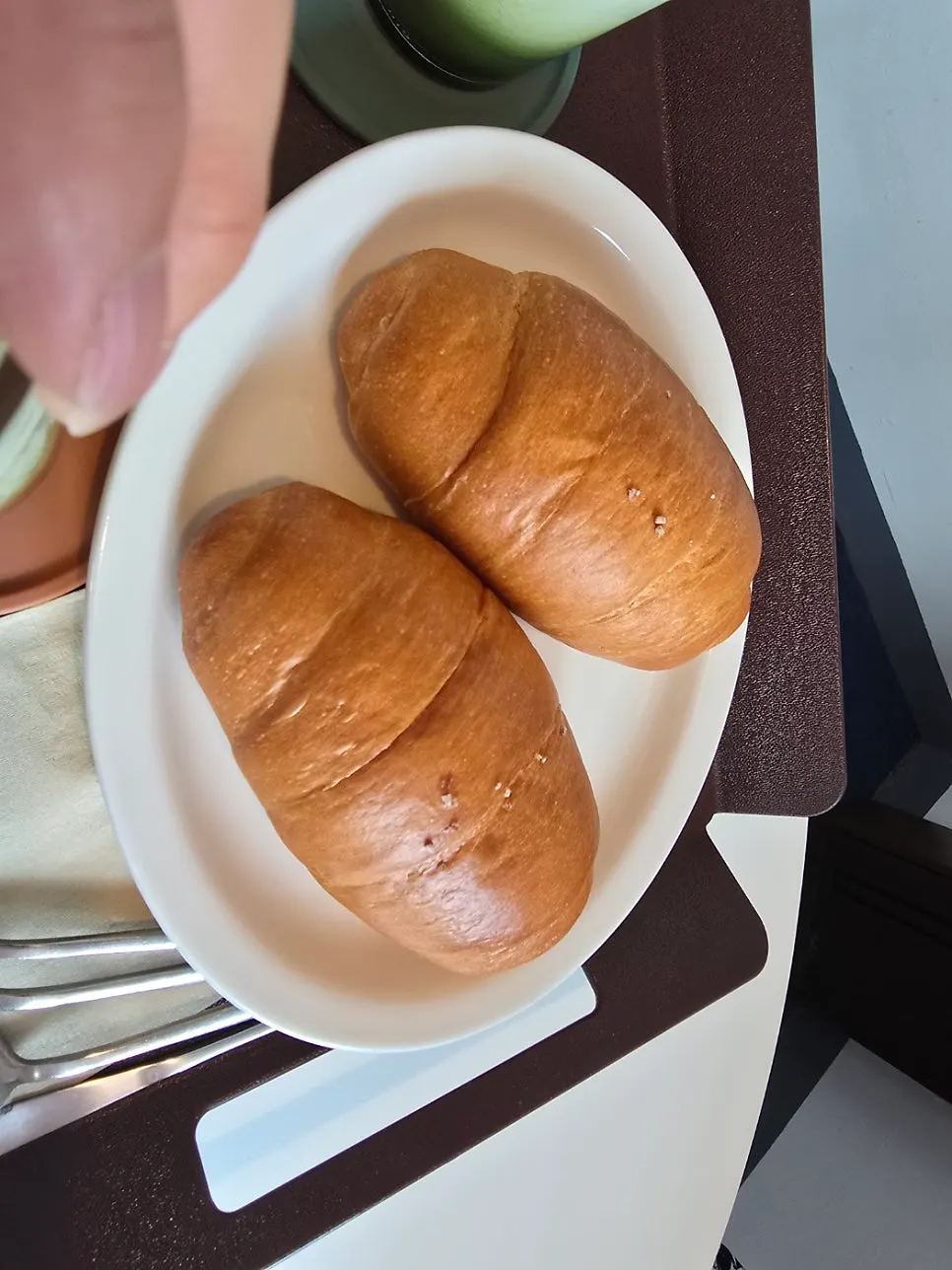 타이니닷 소금빵 한 개 클로즈업