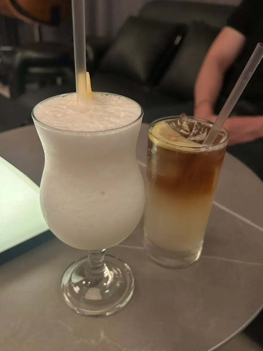 금요일 저녁 팁시 카우치 좌석 풍경