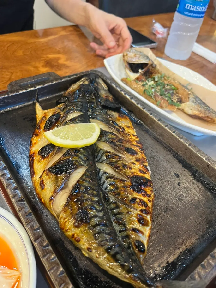 Mackerel grilled in the clay oven