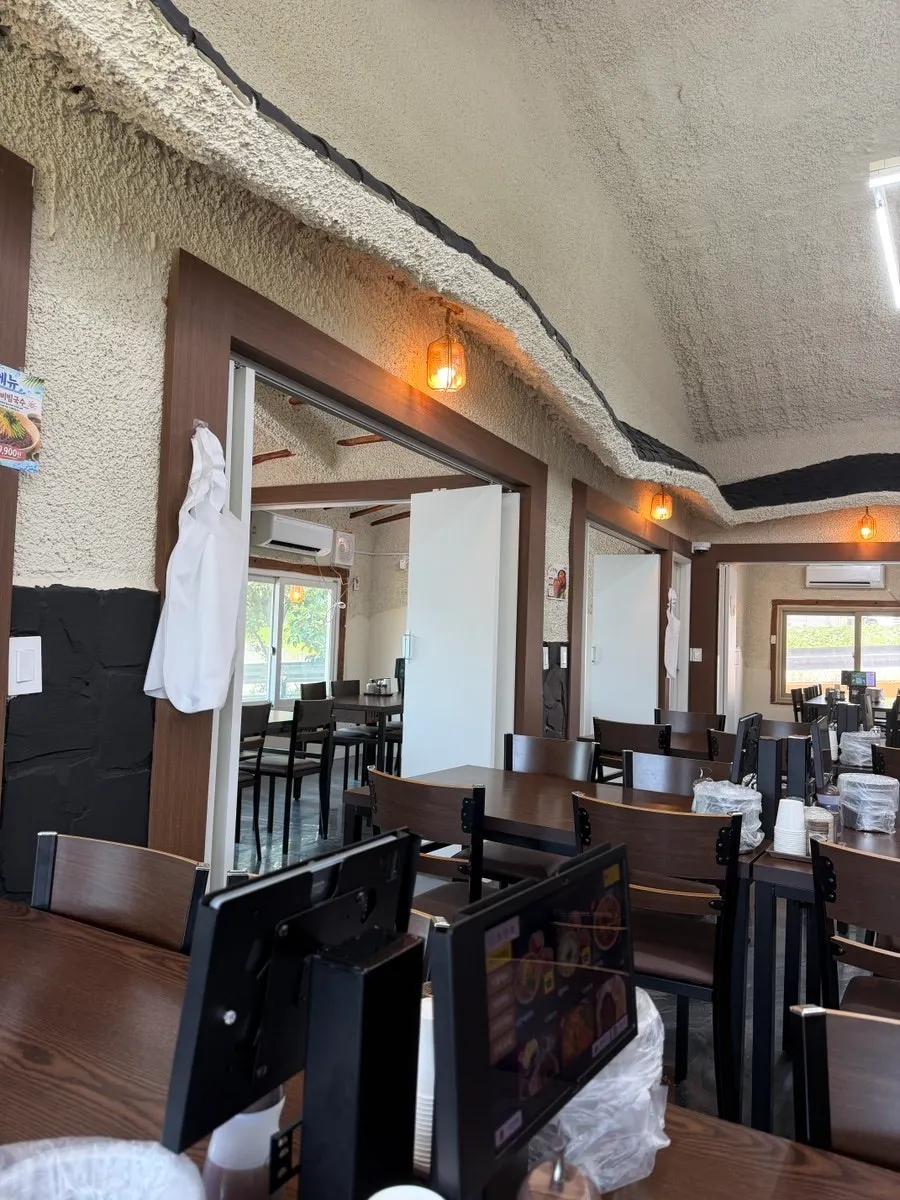 Well-spaced tables at Todamok