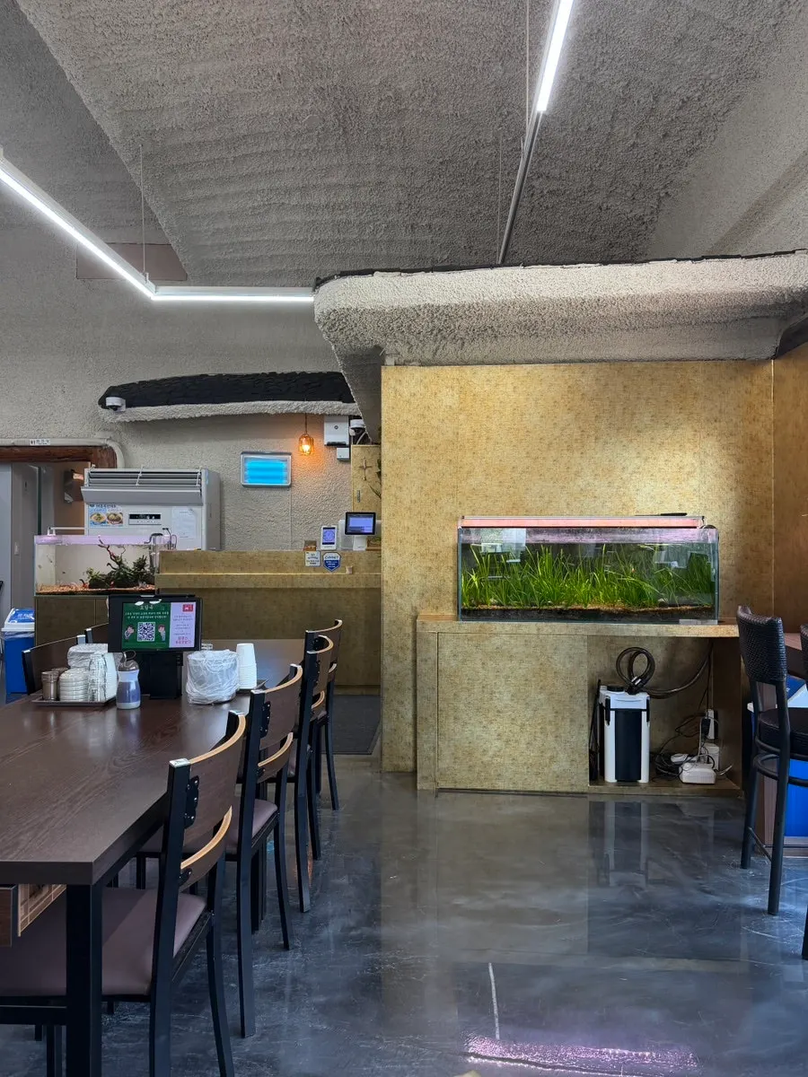 Seating area at Todamok suited for larger groups