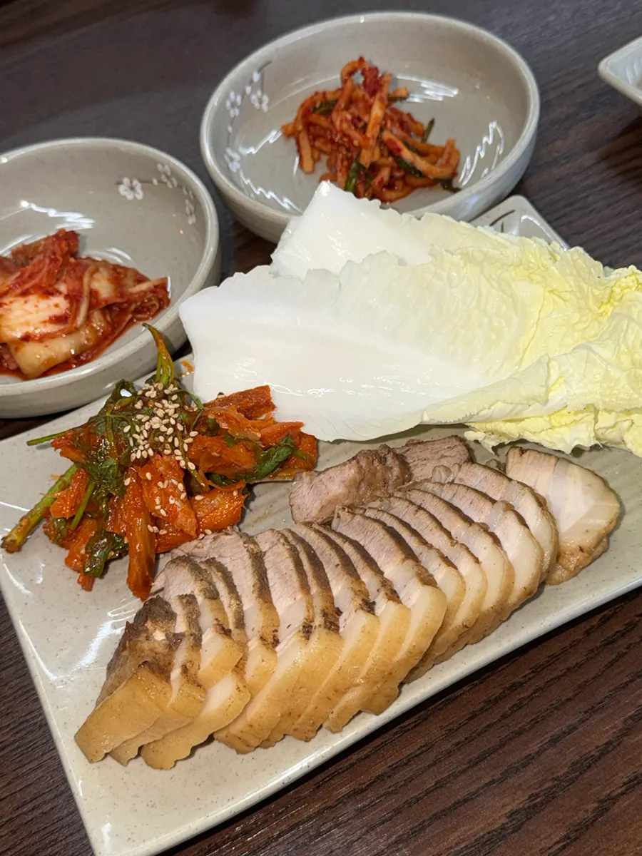 A plate of bossam side at Todamok