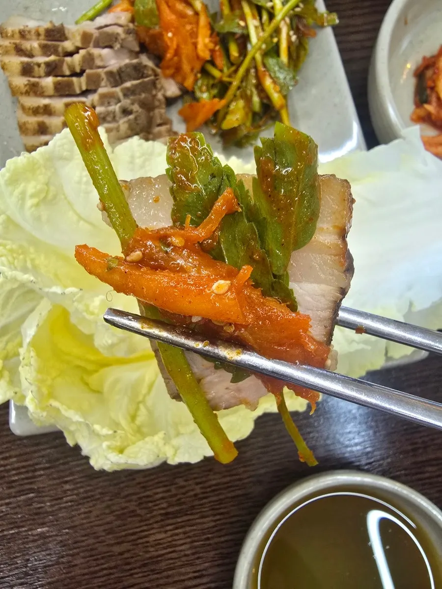 토담옥 보쌈 고기 접시