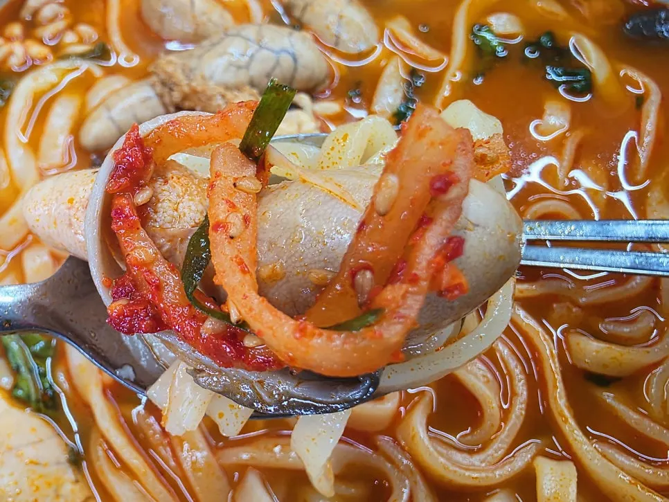 Lunch table with Todamok's algoni kalguksu