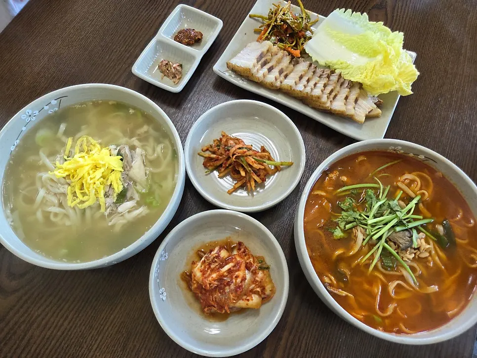 Clear-broth chicken kalguksu at Todamok