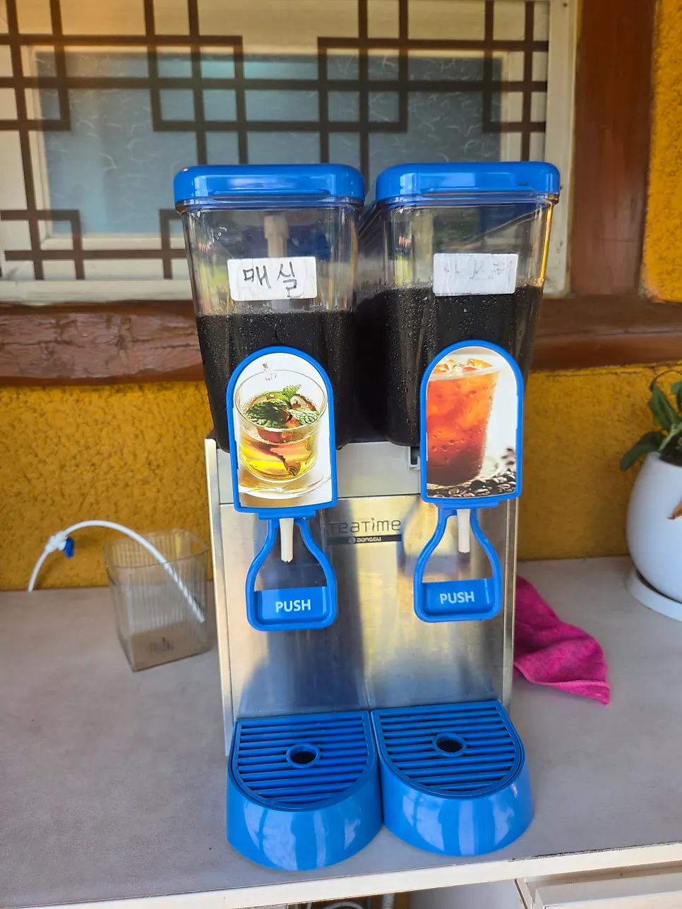 Self-serve drink corner in front of the restaurant