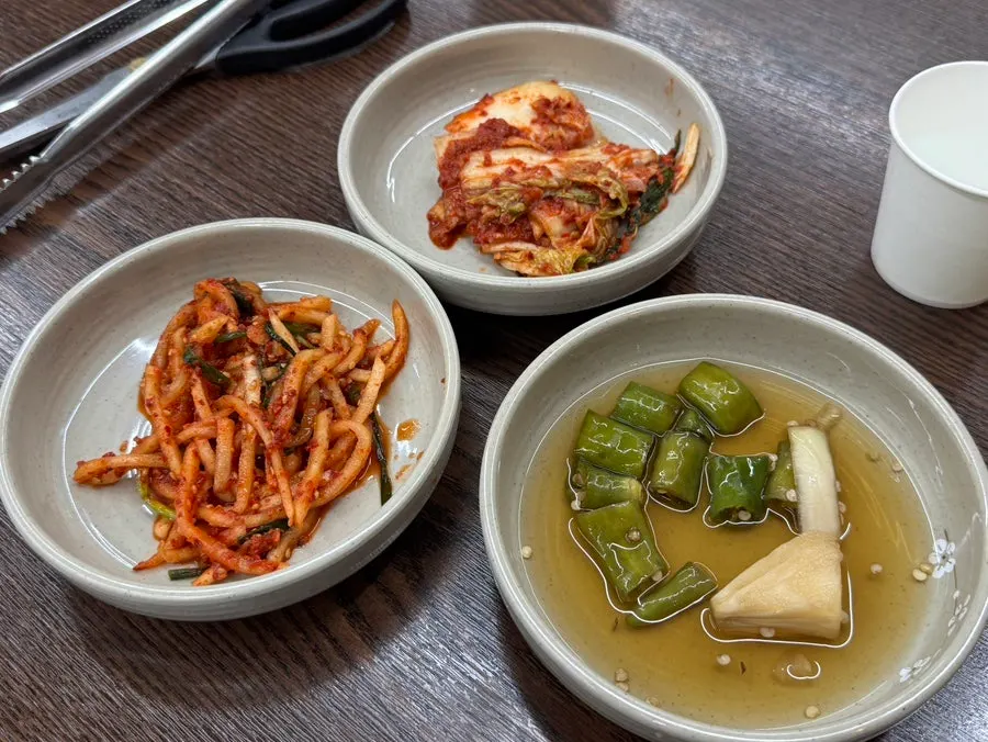 Basic side dishes served with the kalguksu