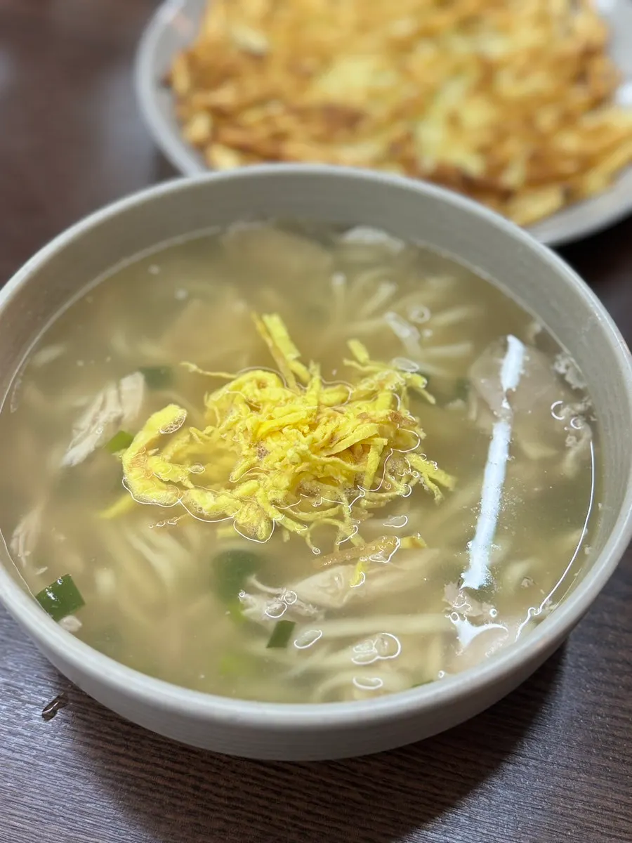 A bowl of Todamok's chicken kalguksu