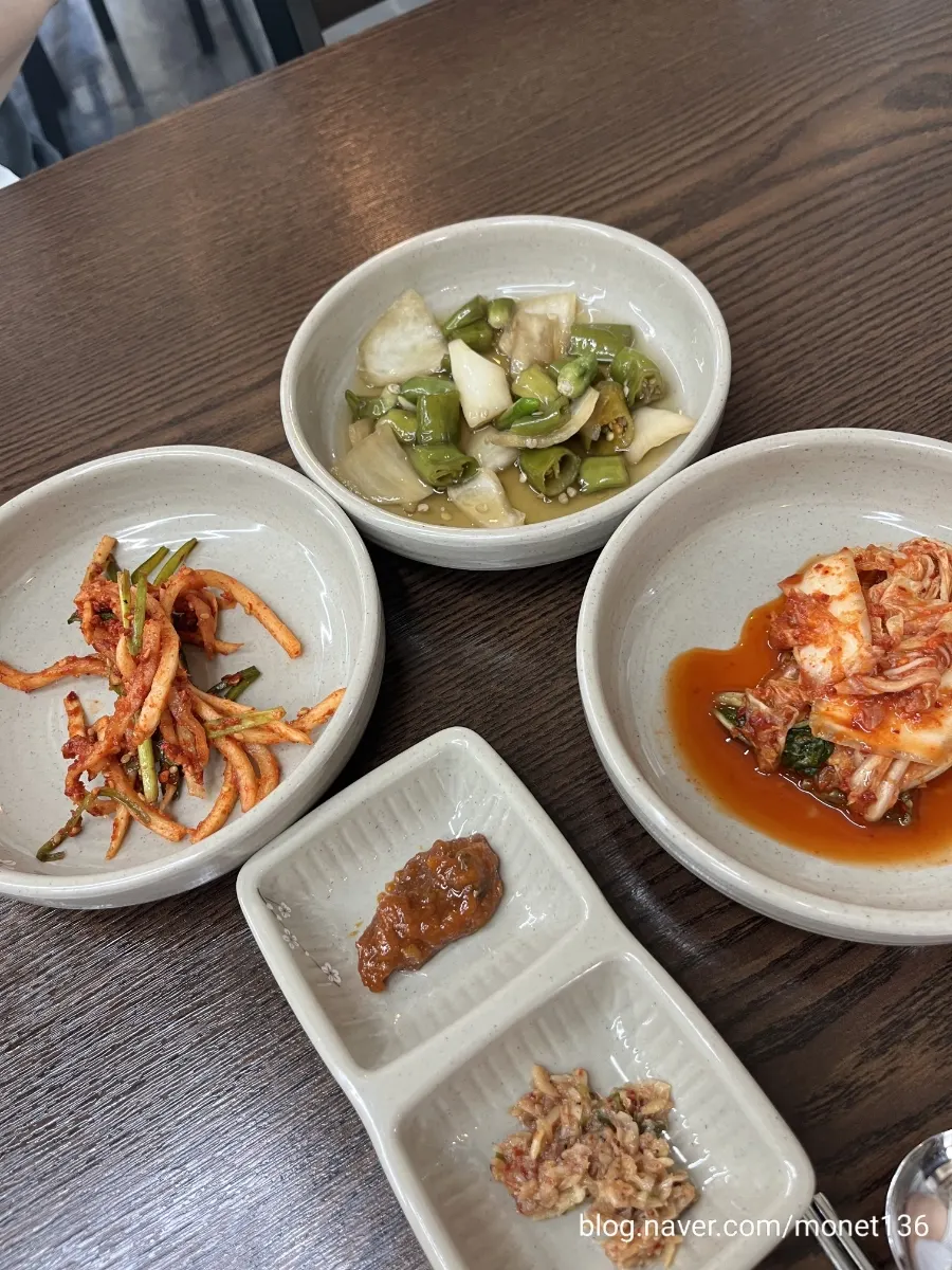 Table at Todamok after placing the order