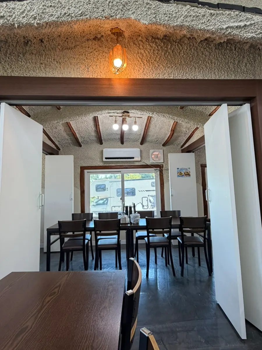 Todamok interior with group tables and window seating
