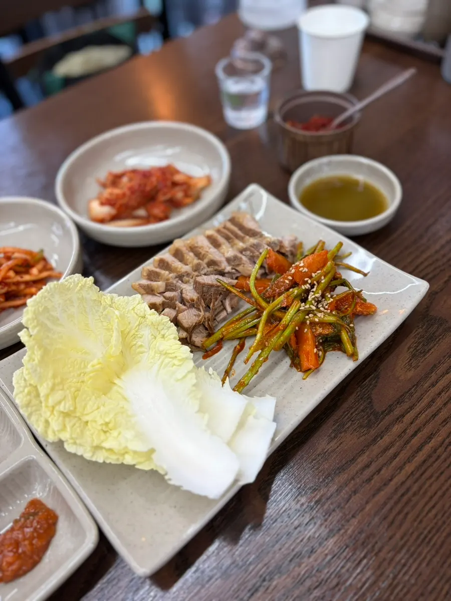 A plate of bossam from the two-person bossam (small) set