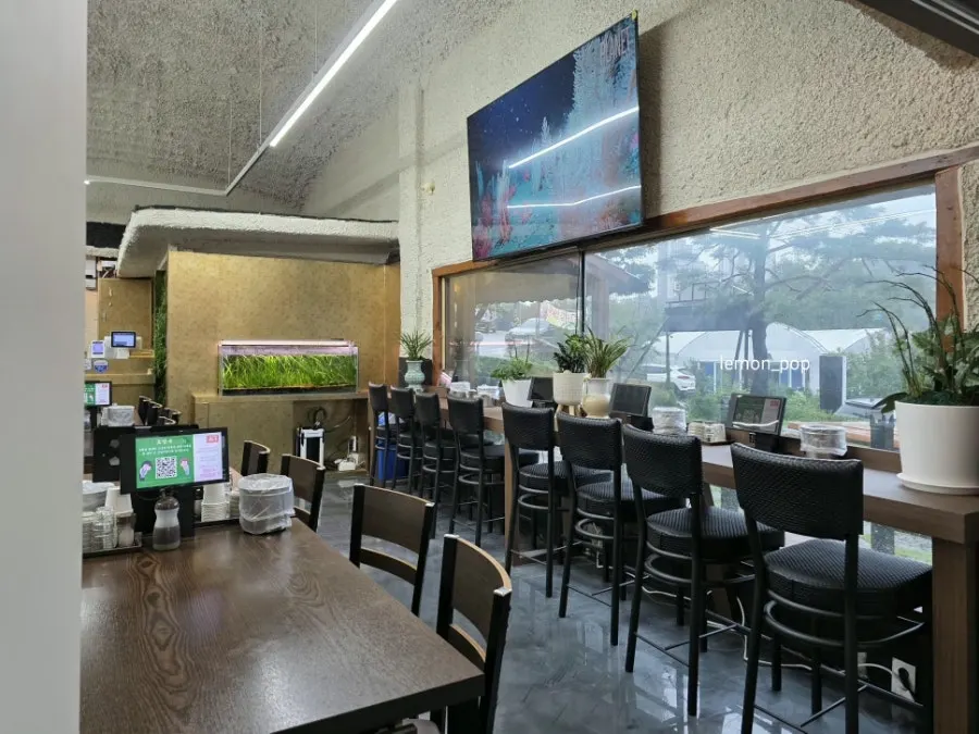 Todamok's tables with generous spacing between seats