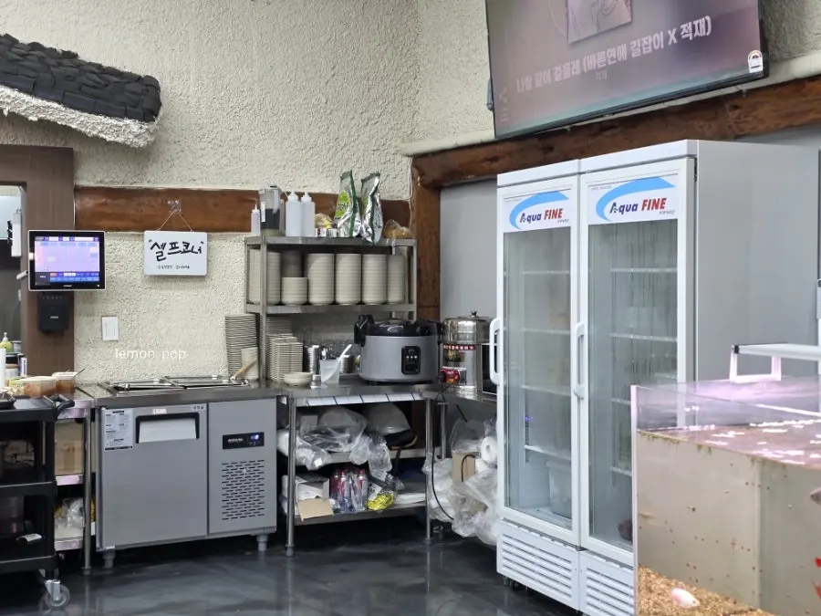 Todamok's self-service bar with unlimited side dishes and rice