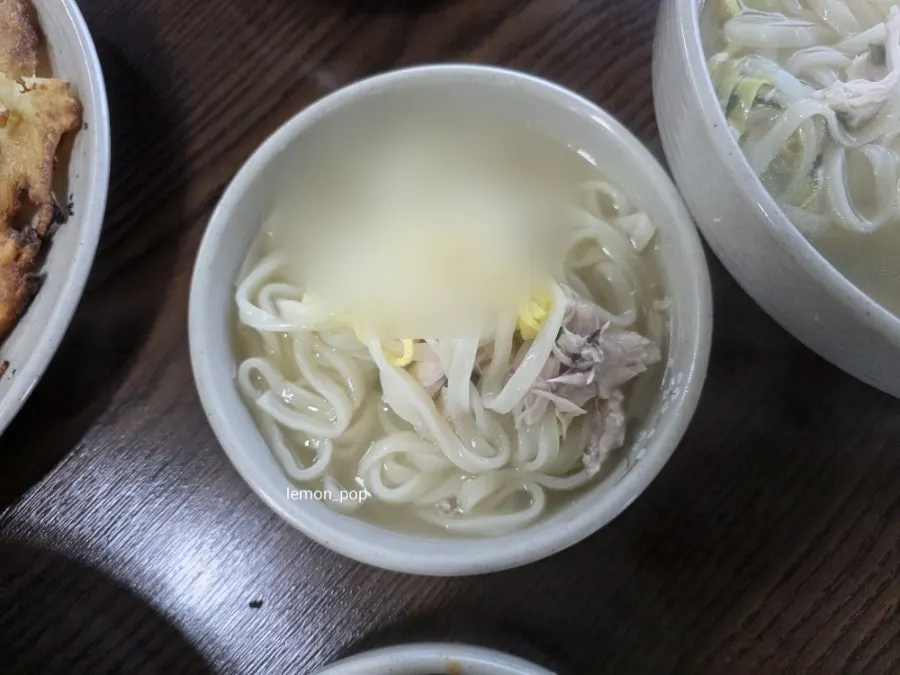 Thick noodles lifted from the chicken kalguksu
