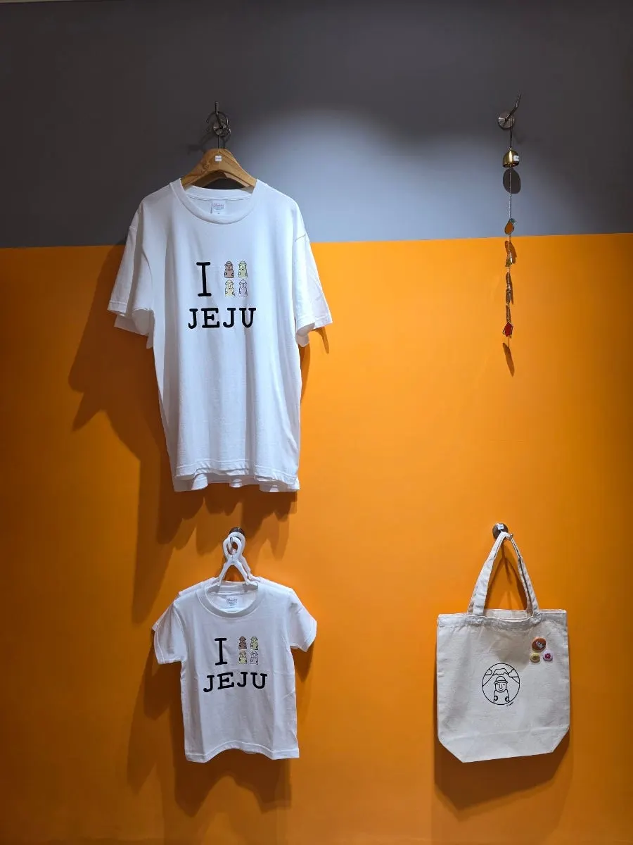 오늘제주 매장의 하르방 굿즈 진열