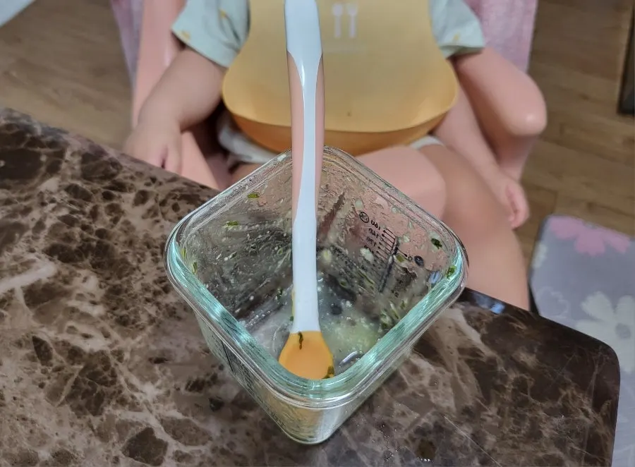 두뇌성분제를 섞은 유아식 한 그릇 사진