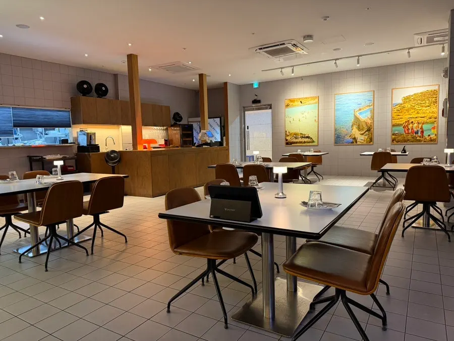 Wide view of the relaxed dining room interior