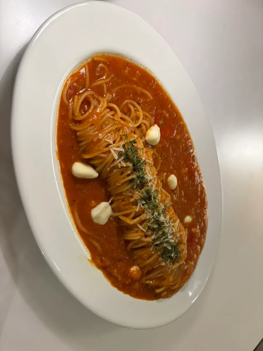 Close-up of bocconcini cheese tomato pasta