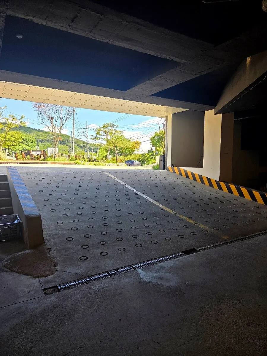 Entrance to the TOKYO USED parking lot
