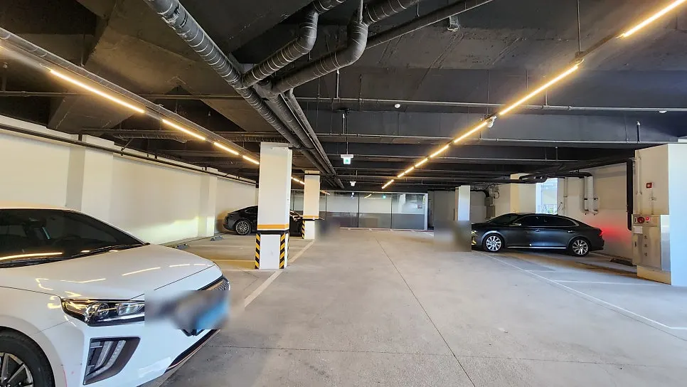 Basement parking lot at TOKYO USED